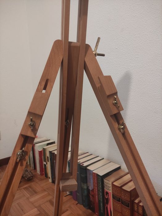 Kit artístico com vários materiais e cavalete ajustável