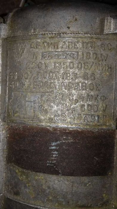 Продам оверлок 51 кл. (2 нитки) с мотором 220 Вт.