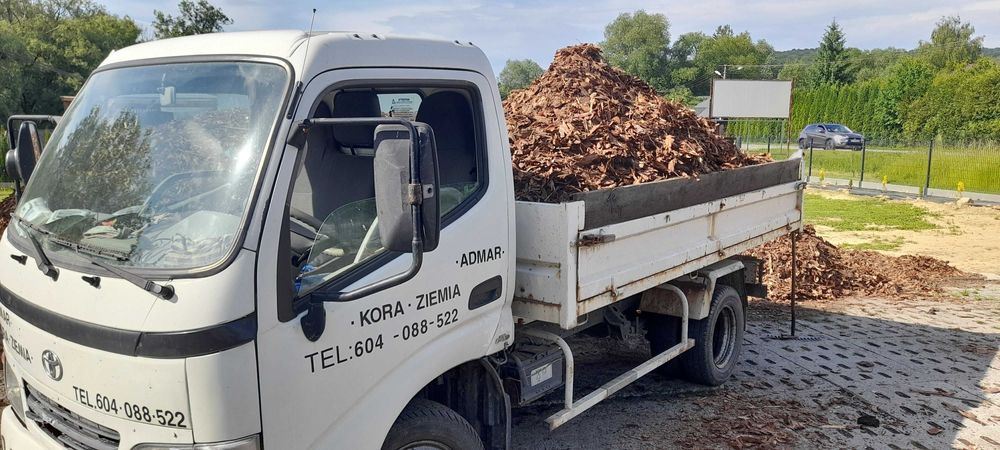 Ziemia ogrodowa, torf nawóz, kora sosnowa