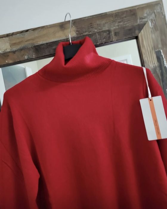 Dwa nowe golfy czarny + czerwony.