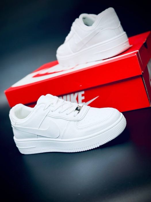 Белоснежные кеды Nike force женские кроссовки на каждый день кожаные