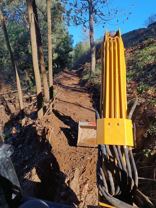 Trabalhos de Giratória/ entulhos/limpeza de terrenos/trabalhos agrícol