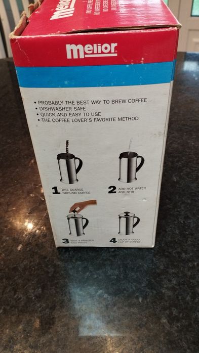 Cafeteira nova em inox .