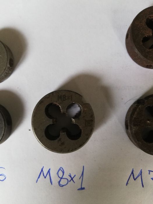 Плашки метрические