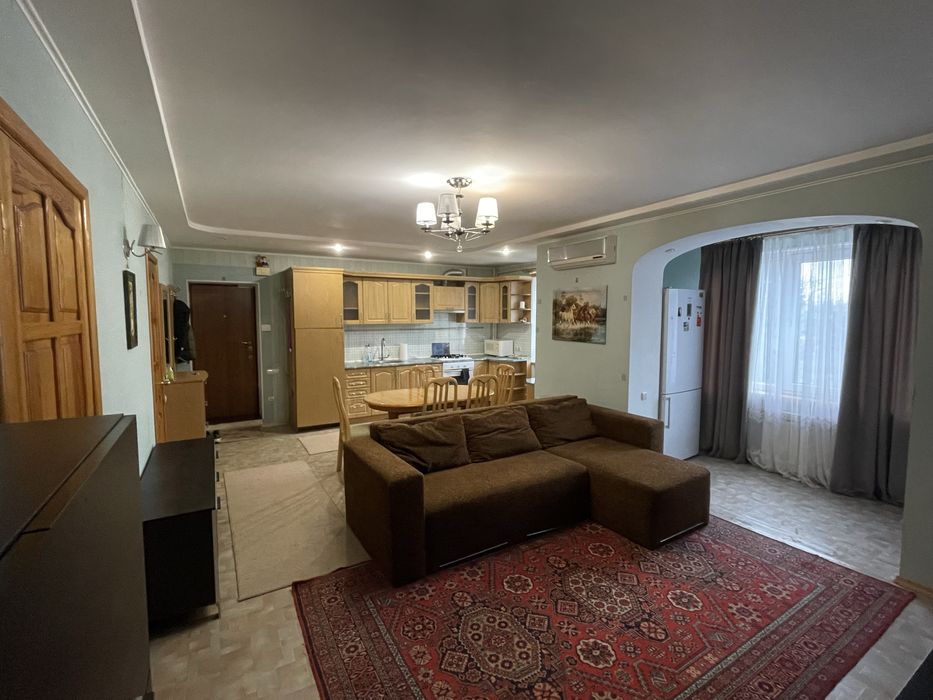 Квартира 4 кімнатна з меблями
