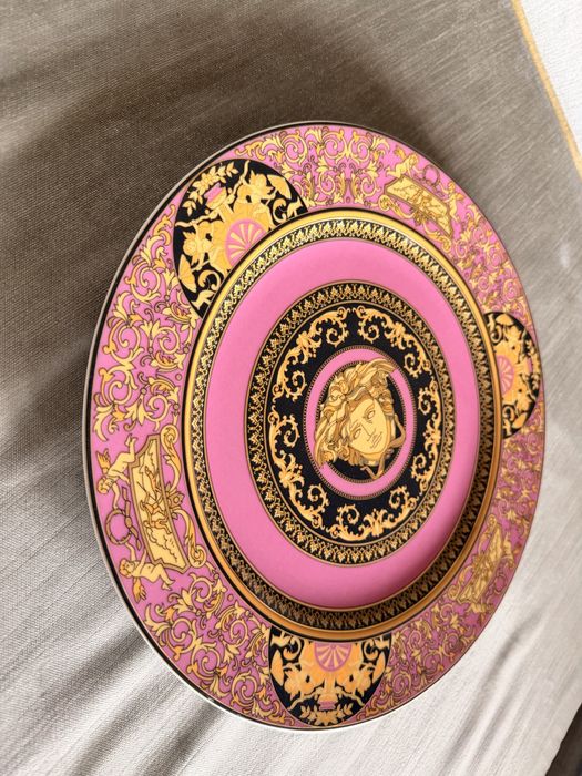 Rosenthal x Versace Medusa Pink – Exclusively Made for Donatella Versace | Kolekcjonerski Talerz