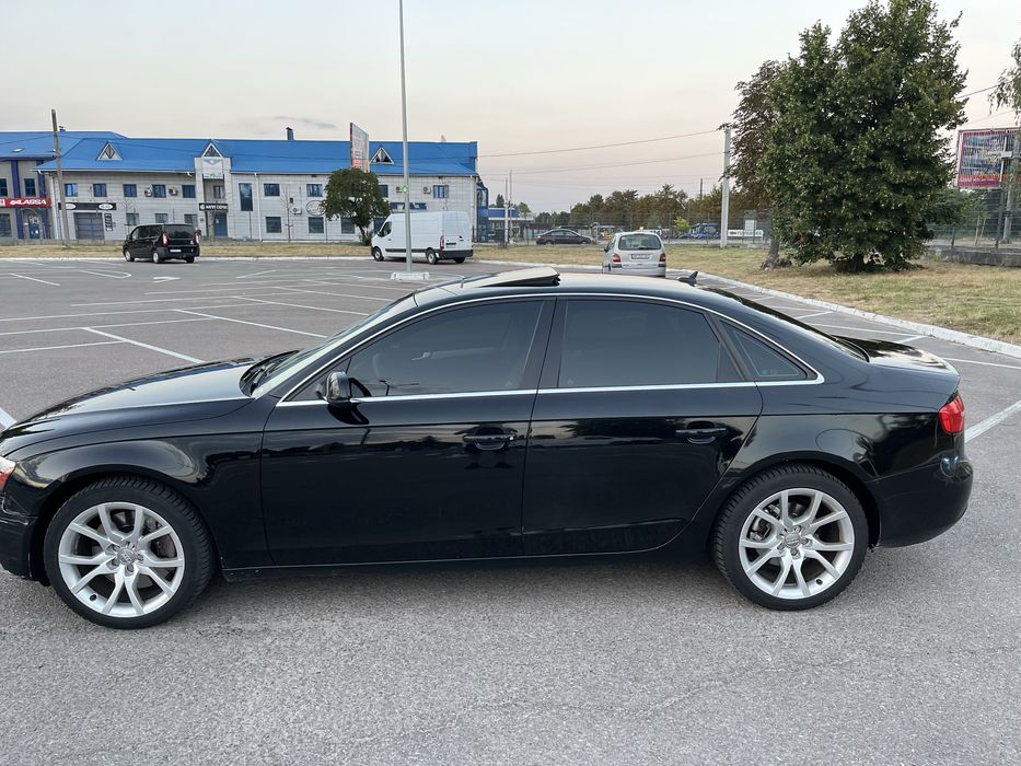 AudiA4B8 2012року