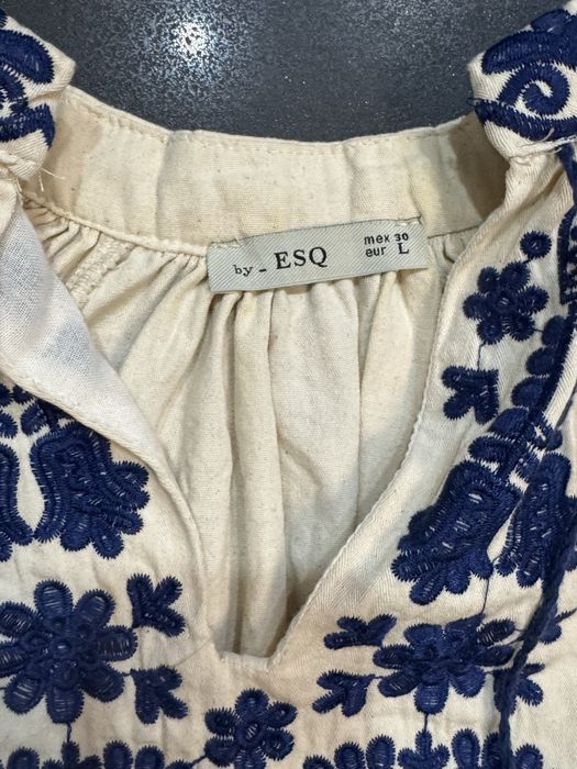 Вишиванка жіноча біла (бежева) з синьою вишивкою