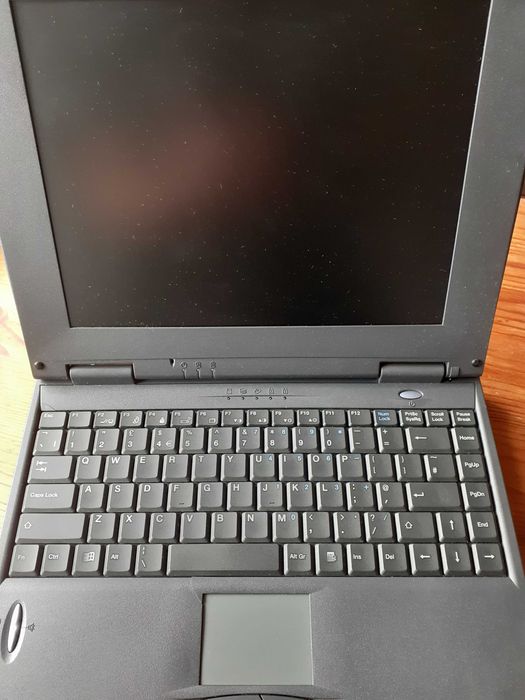 Laptop retro Ergo Elite 2 z Celeron 266 MHz zasilacz, walizka