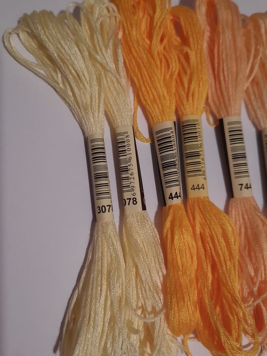 20 meadas de fio para bordado e costura B. Artesanato