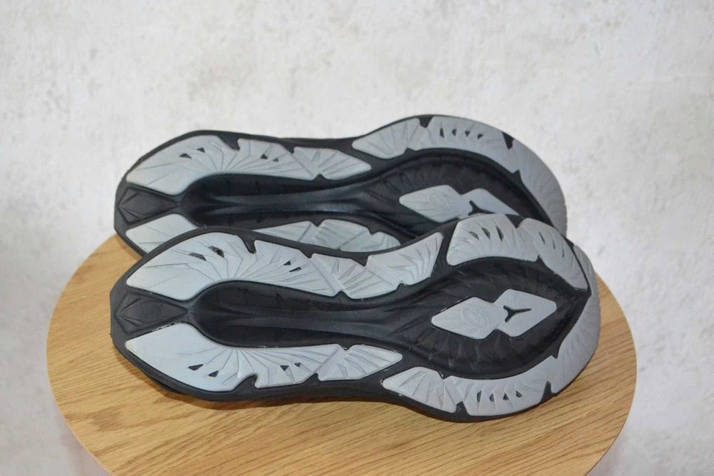 Кросівки Asics Novablast 4 оригінал - 44 розмір