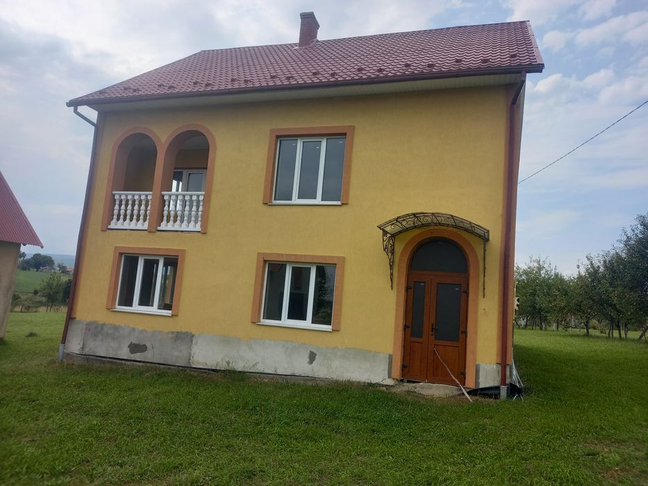 2-поверхова хата в с. УЛИЧНЕ