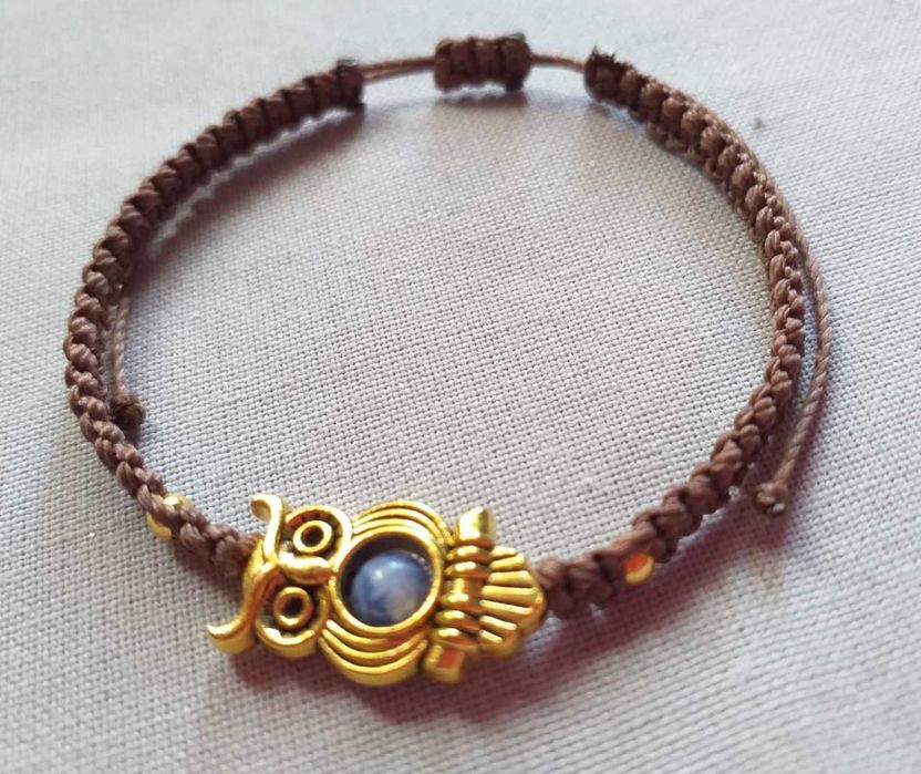 Pulseira em Macramê Coruja Marrom com Pedra Natural