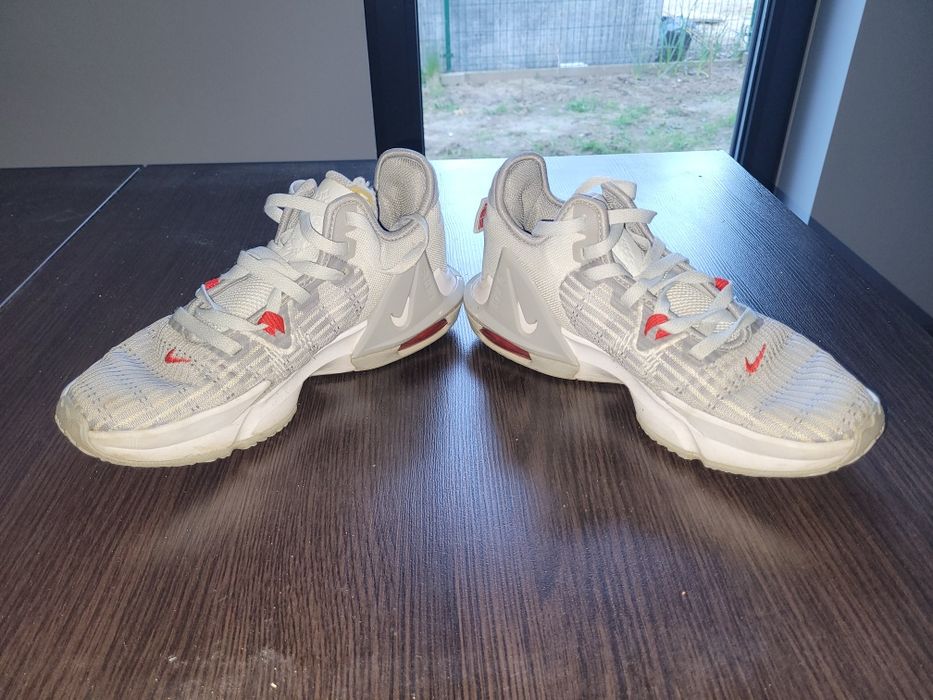 Buty Nike LeBron Witness