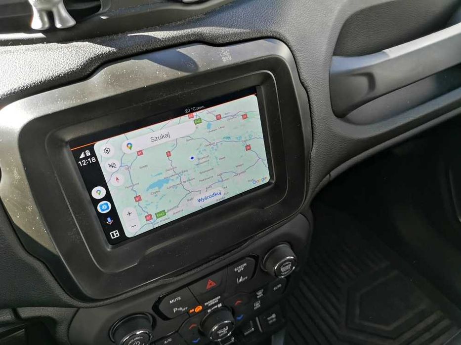 Jeep Renegade Kamera cofania obraz na fabrycznym ekranie montaż ?