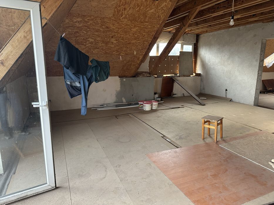 400 метрів, сховище 120 , теріторія , гараж 2 авто , 3 спальні