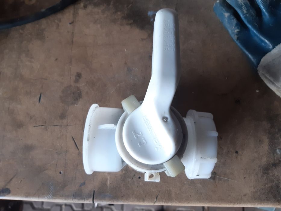 Zawor mauzer do zbiornika 1000 L na gwint 2 cale