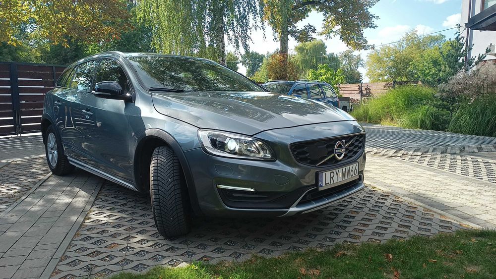 Volvo V60 Cross Country  2.0 D3 150 KM 2017 r. 139 000 km, prywatnie