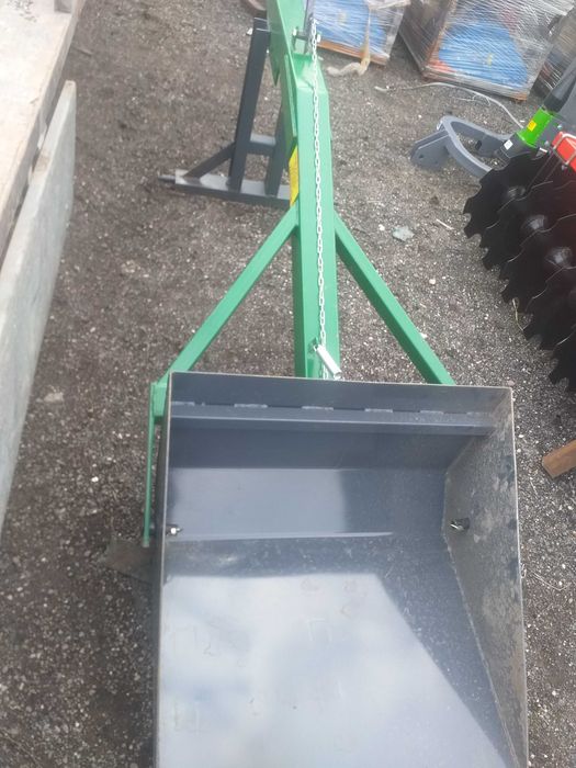 Paleciak na tylni TUZ ciągnika rolniczego widły do palet widła