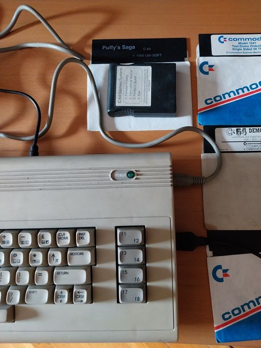 Commodore C64 + 1541-II i dodatki