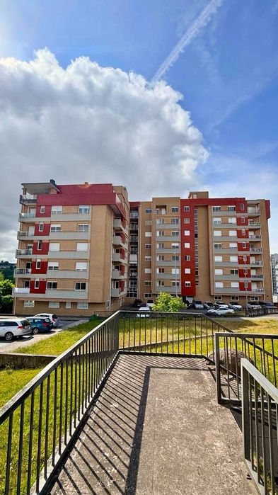 Arrendo Apartamento T2+1 Lugar de garagem