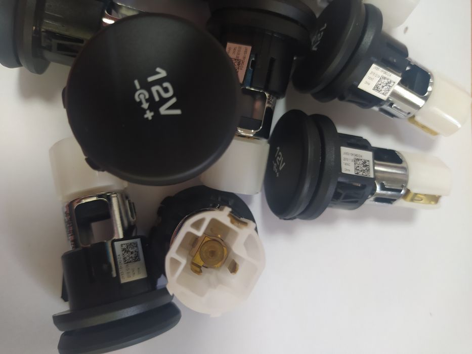 LAND ROVER гніздо на прикуриватель JX63-15K040-DA