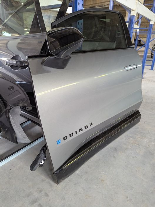 Двері Chevrolet EQUINOX EV стан ідеальний і під відновле