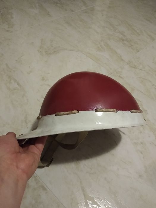 Kask budowlany, zabytkowy, kolekcjonerski PRL, czterdziestolatek