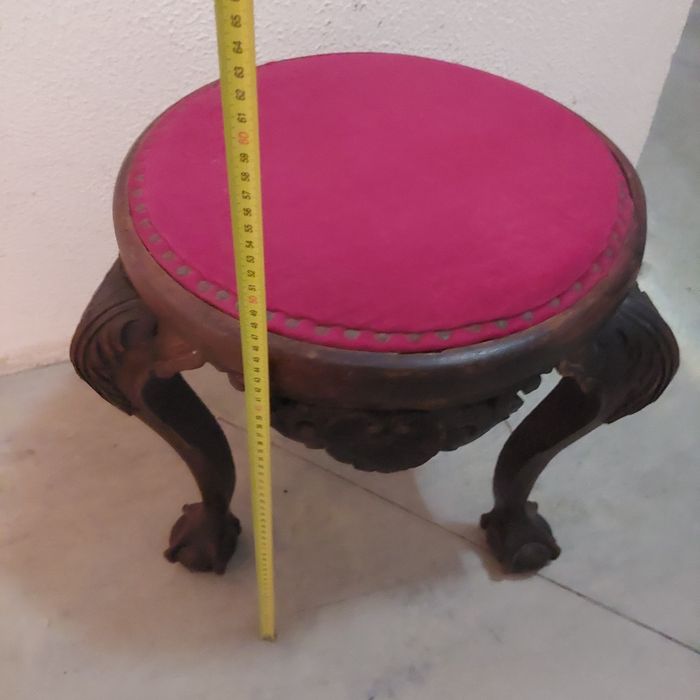 Banco antigo em madeira maciça. Arte Deco.