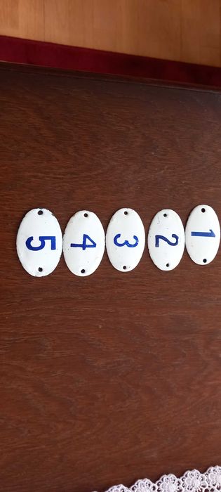 Stare emaliowane tabliczki z numerem PRL cena za komplet od 1 do 5