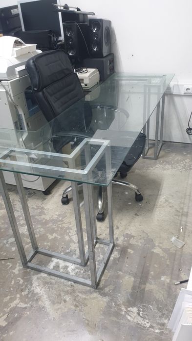 Secretaria de escritório em vidro