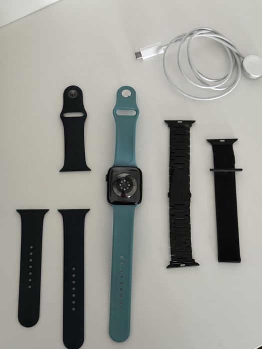 Apple watch series 7, 45mm + extras