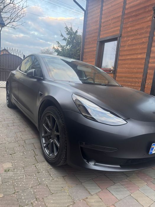 Продам Tesla model 3