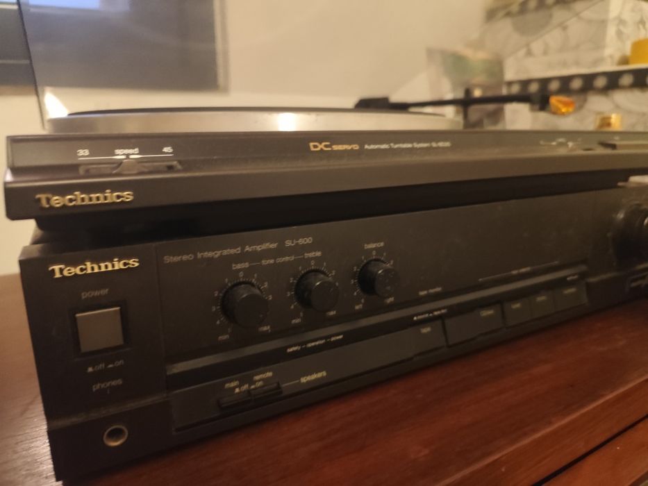 Amplificador e leitor de vinil technics