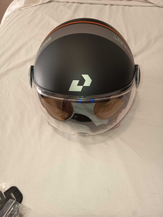 Capacete com intercomunicador