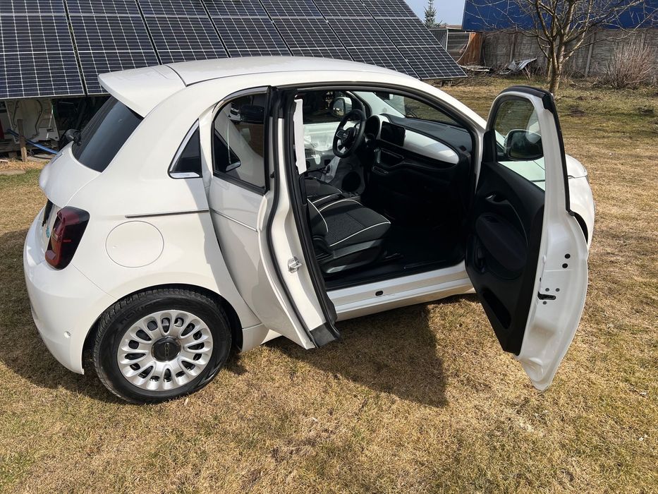 Fiat 500e Fiat 500e 4 drzwi 118KM 87KW 43KW jeździ!bogata wersja full led kamera