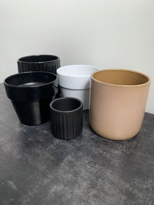 Donica ceramiczna czarna biała beżowa doniczki średnica 13,5 12 7 cm