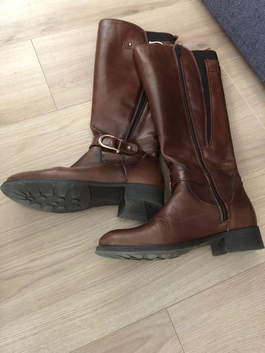 Botas cano alto castanhas