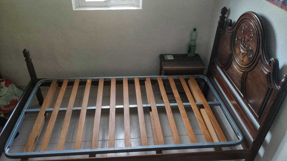 Cama solteira sem colchão