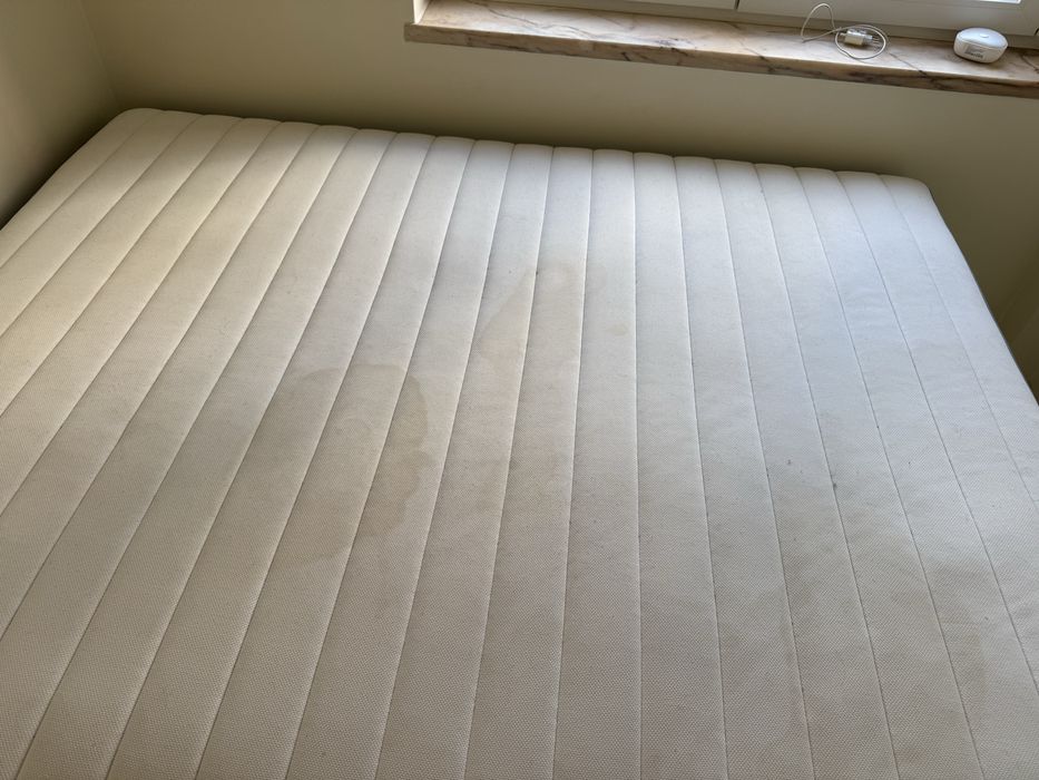 Cama de casal bom estado