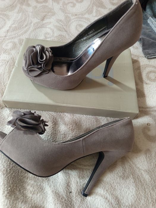 Buty na obcasie da