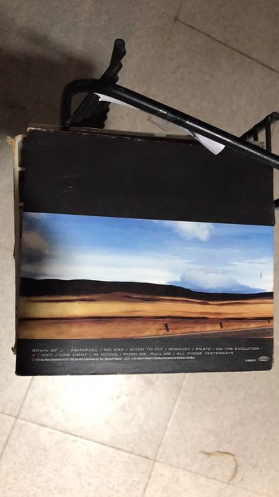 Cds Pearl Jam no code, yield entre outros