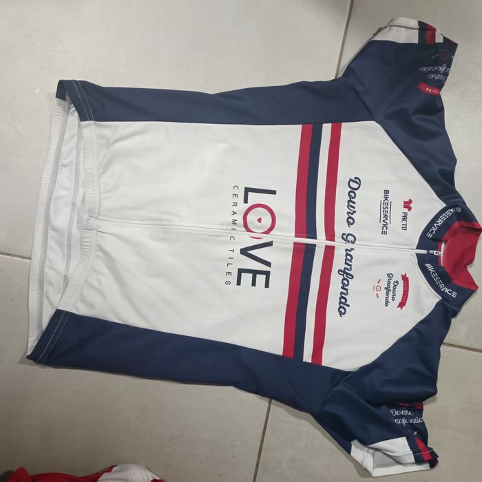 Jersey ciclismo tamanhos S e M