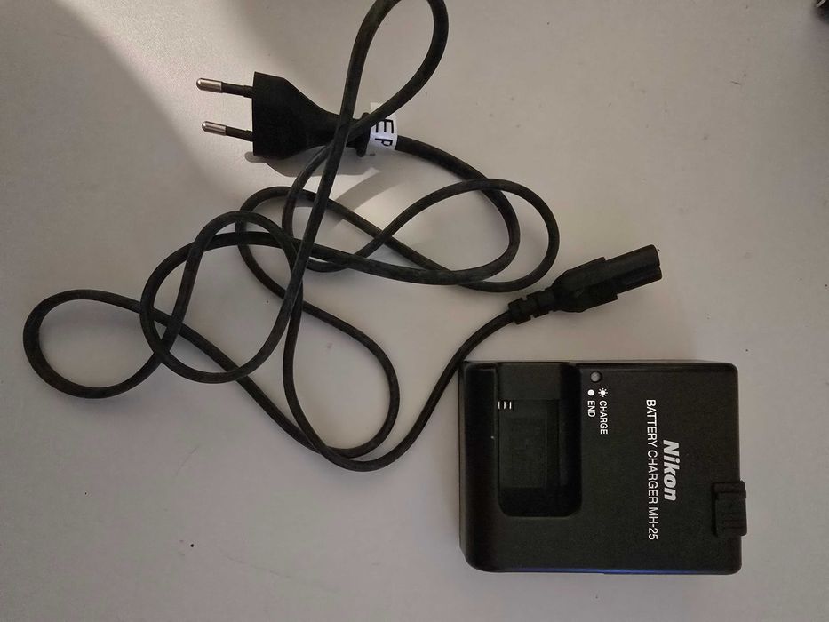 Nikon D7100 + Nikon AFS DX 18-55mm F/3.5-5.6G