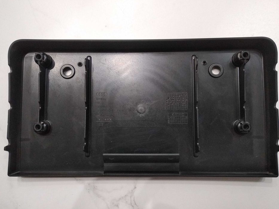 8T0 807 285 C Кронштейн номерного знака Audi A5/S5