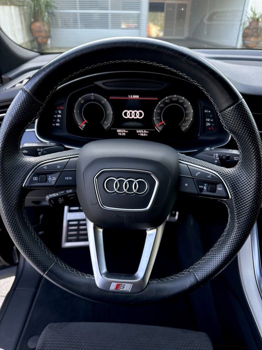 Audi Q8 S line Black