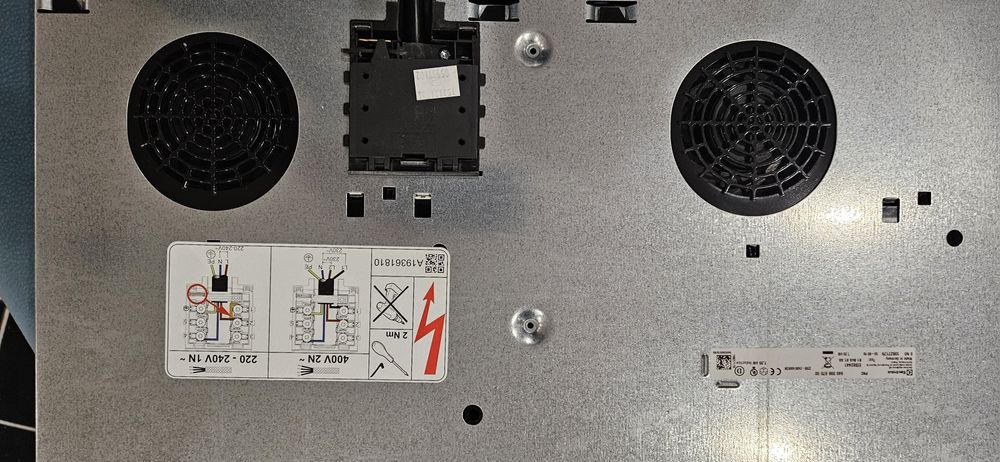 Płyta indukcyjna do zabudowy Electrolux EIS62441 z systemem SenseBoil