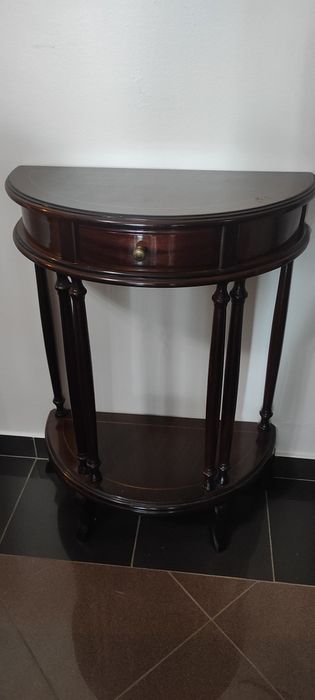 Mesa de Apoio com uma gaveta