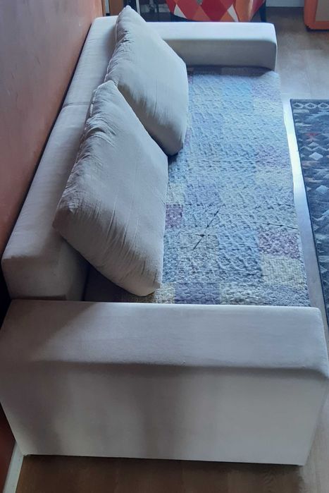 Диван розкладний бежевий