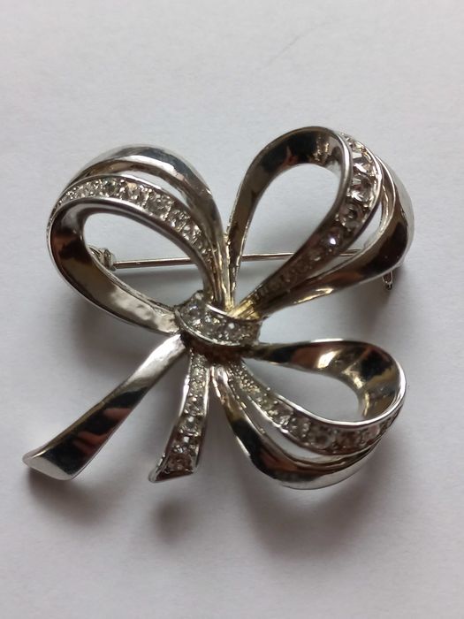 Eleganckie broszki (4 sztuki) - stylizowane, bardzo ładne